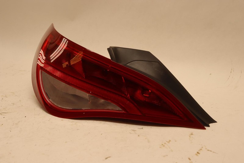 2014-2019 MERCEDES CLA250 C117 REAR LEFT DRIVER SIDE TAIL LIGHT BRAKE LAMP OEM