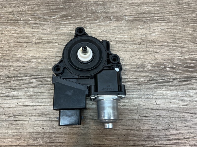 2023-2025 Hyundai Palisade RH Window Motor ASSY OEM Part# 82460-S8020