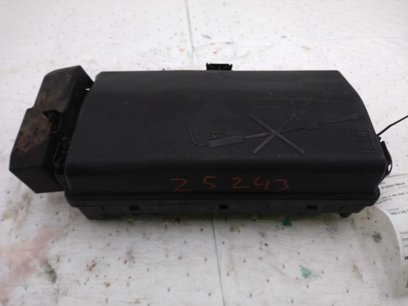 2013 Chevrolet Malibu OEM Fuse Box 22689713 135k Miles Silver Used