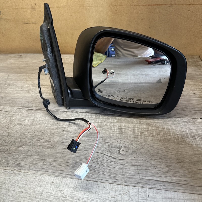 2010-2016 CHRYSLER TOWN & COUNTRY RIGHT DOOR MIRROR W/ BLIND SPOT OEM RH