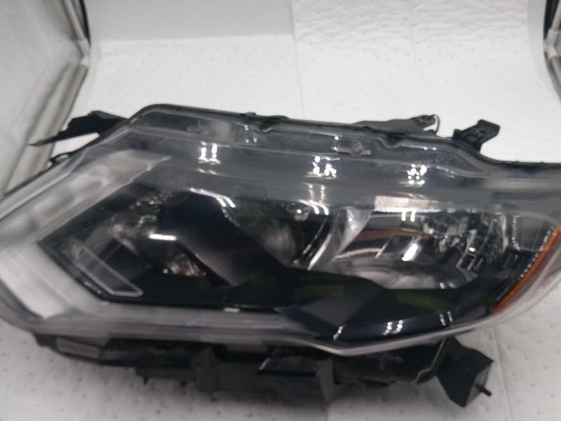 2019 Nissan Rogue Left Headlight Assembly Silver Halogen Used Light Scratches