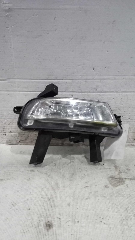 2016 Buick LaCrosse Right Fog Light Assembly OEM Used 45000 Miles Grey