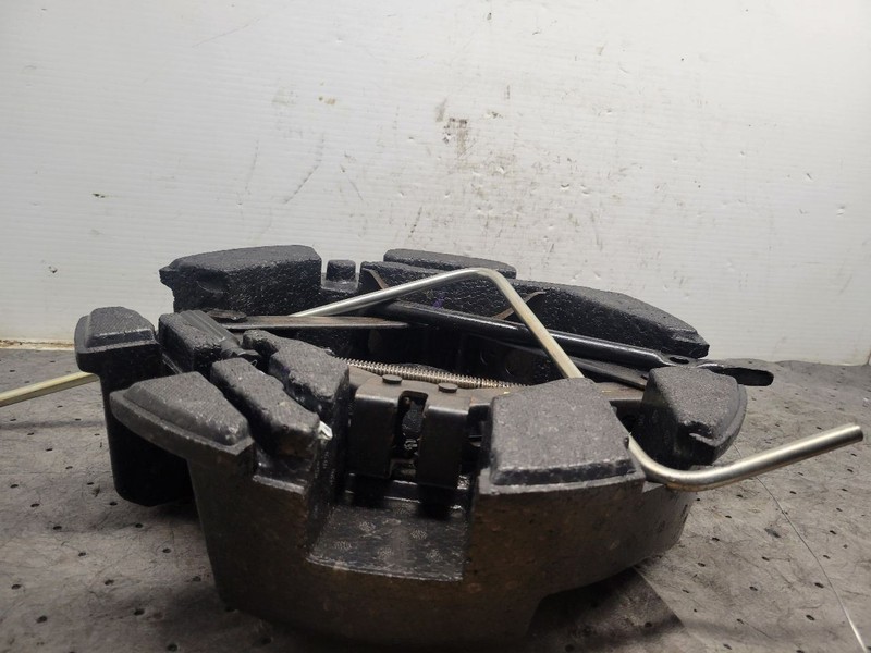 2019 IMPREZA Jack and Tools 1620090