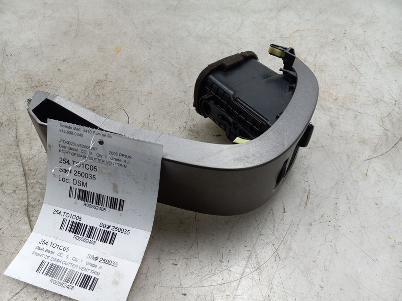 05 TOYOTA PRIUS PASSENGER RIGHT OUTER VENT TRIM