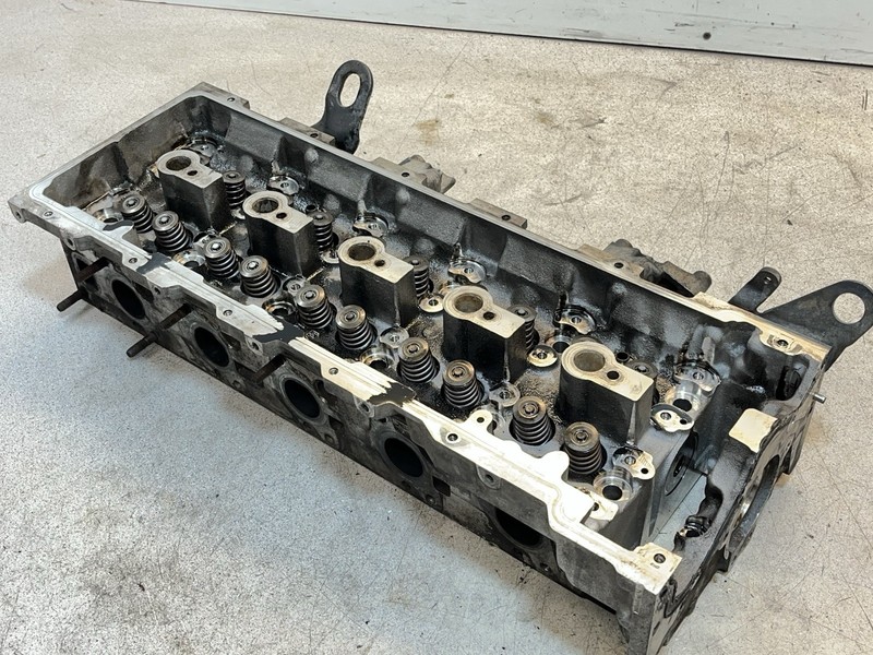 04-06 Mercedes Dodge Sprinter T1N 2.7L Diesel OM647 Engine Motor Cylinder Head