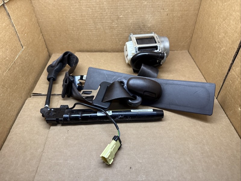 2015-2018 Jeep Renegade Front Right Passenger Seat Belt Seatbelt Retractor Brown
