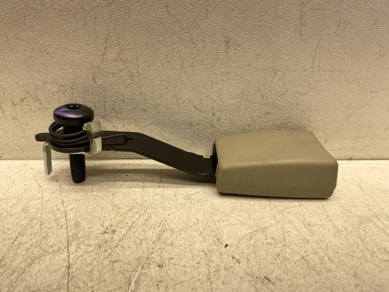 2013-2016 FORD ESCAPE REAR CENTER MIDDLE SEATBELT BUCKLE LATCH RECEIVER TAN OEM