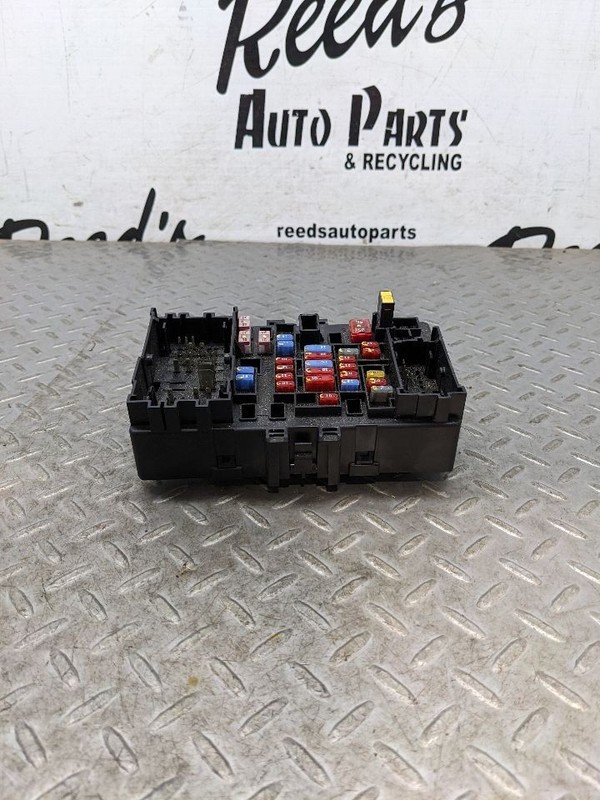 Fuse Box Engine Fits 15-20 ESCALADE 1161668