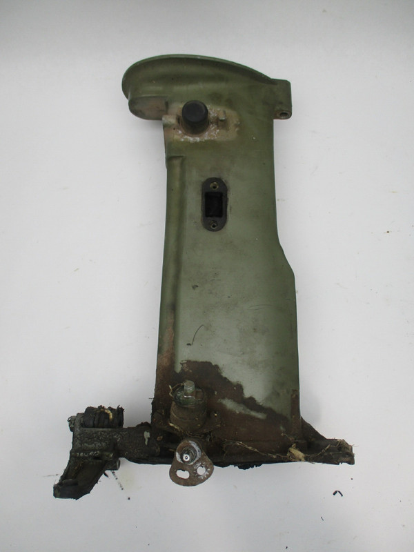 0385689 Exhaust Drive Shaft Housing Johnson Evinrude OMC 18-25 HP 385689 NLA