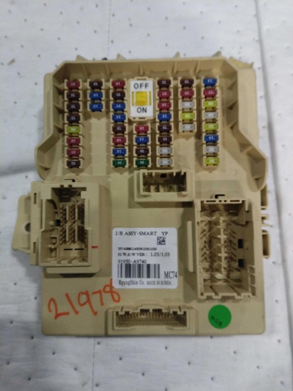 2016 KIA Sedona Fuse Box 7130700 Blue Used 116K Miles OEM Quality