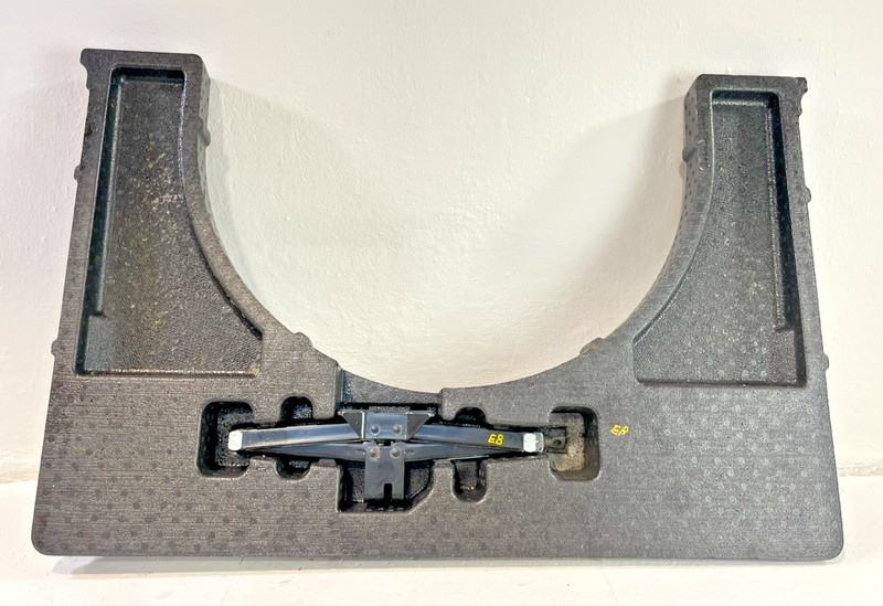 22-24 HYUNDAI TUCSON TRUNK CARGO STORAGE COMPARTMENT BOX W/ JACK 2.5L # 103846