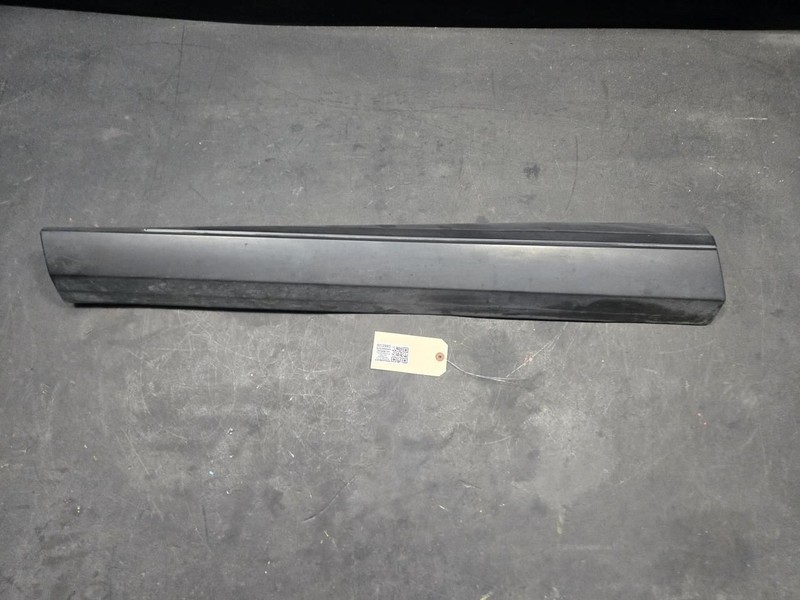 Front Left Door Lower Molding 2022 Nissan Rogue 80871-6RR0A 2021 2023 2024 2025