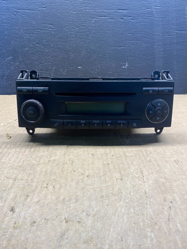 2007 2008 2009 Sprinter 2500 3500 AM FM Radio Single CD Disc Player AC7122 DG