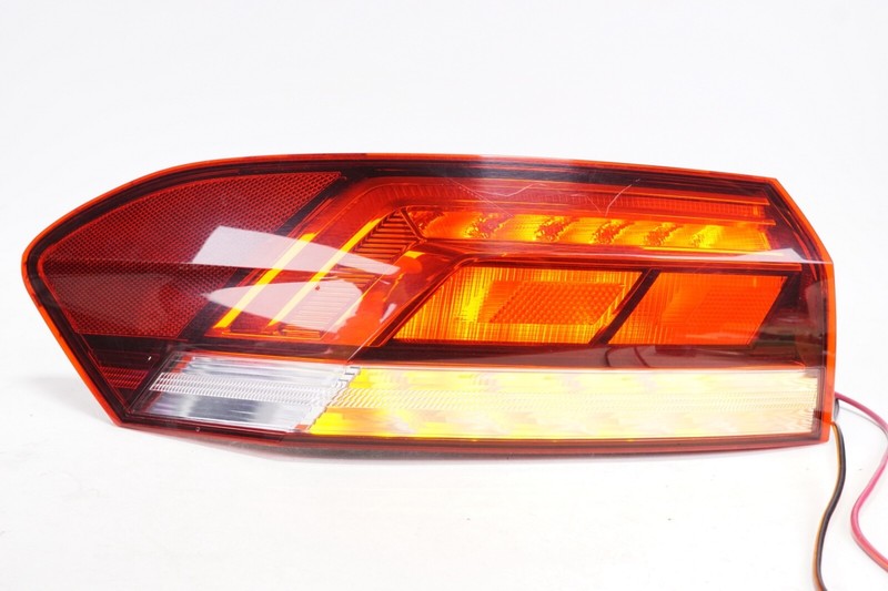 VOLKSWAGEN PASSAT Left LH Tail Lamp Tail Light LED OEM 2020 - 2022