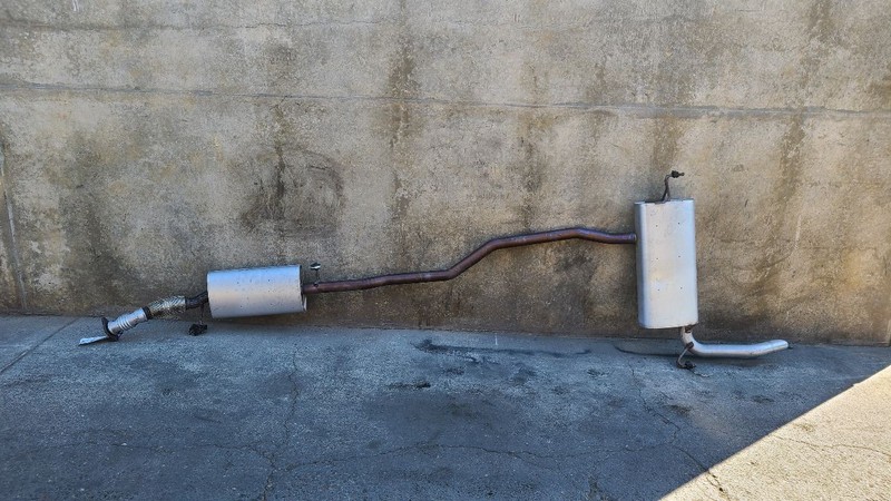 24-25 Buick Envista 1.2L Exhaust Muffler W/ Pipe Assembly OEM 42817962