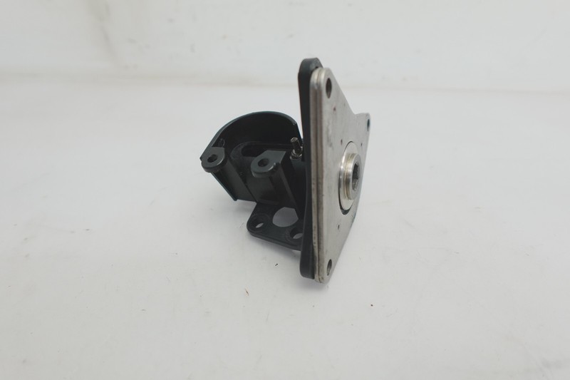 1996-2003 Kawasaki FRESHWATER PWC Jetski OEM Trim Motor Mount Bracket w/ Shaft