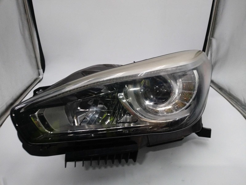 2015 INFINITI Q70 Left Headlight Assembly White 588001 Used 123K Miles