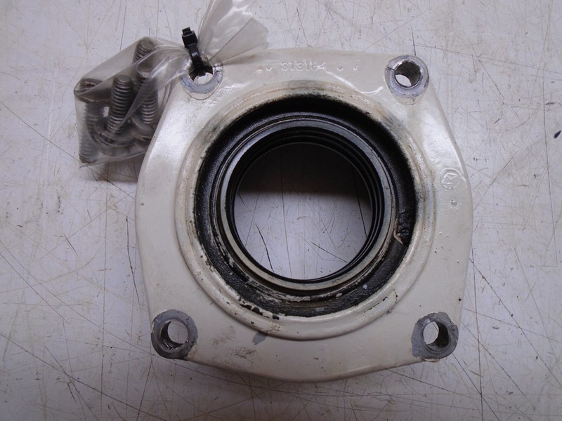 CG5 OMC EVINRUDE JOHNSON Sterndrive Motor Bearing Retainer 313184 0313184