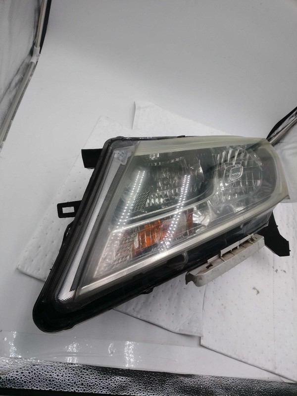 2015 Nissan Pathfinder Left Headlight Assembly - Hazy - OEM 469820