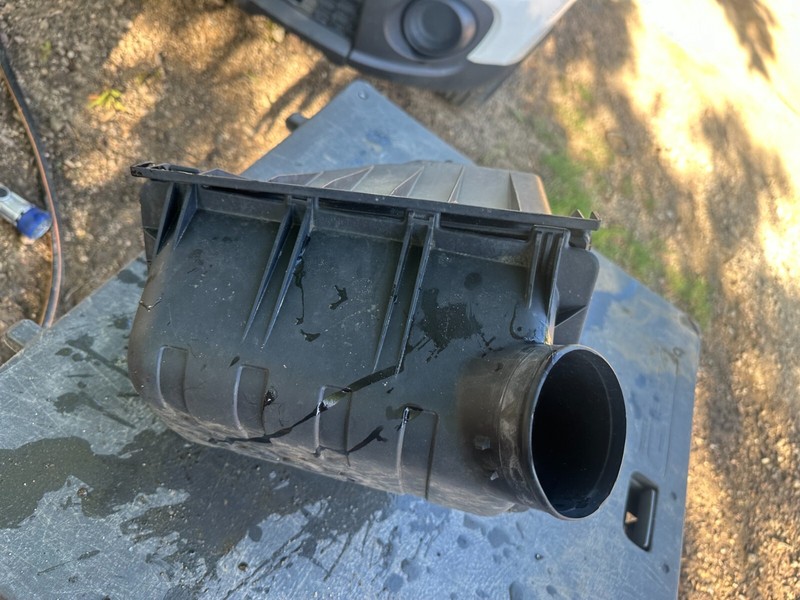 02-03 LIBERTY OEM AIR3.7 INTAKE CLEANER FILTER BOX ASSEMBLY