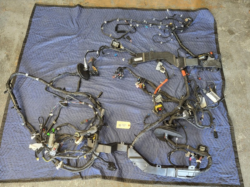 Used Oem Cadillac Body Main Wiring Harness for 2023 XT5 2.0L FWD