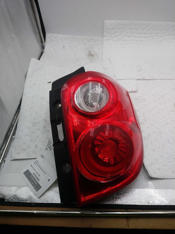 2015 Chevrolet Equinox Right Tail Light Assembly Black OEM 64926 Used