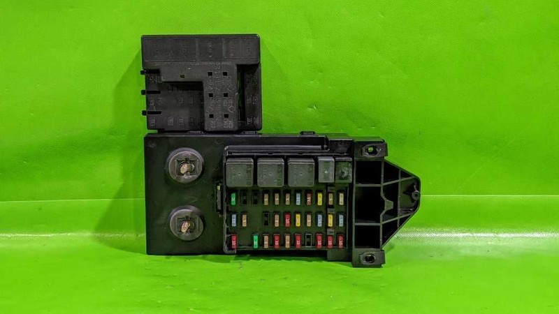 00 01 02 EXPEDITION FUSE BOX OEM 4583-8