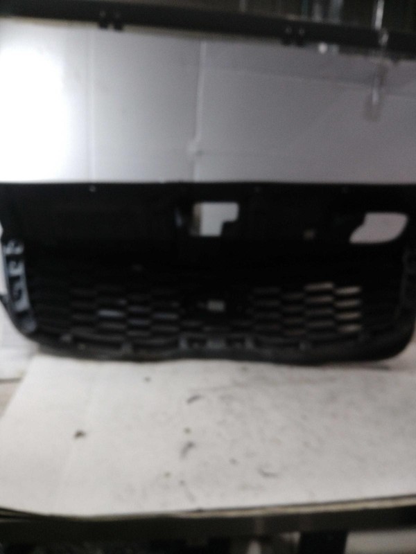 2019-2020 KIA SORENTO Grille OEM White Matte Black Center 86380C6500 Used