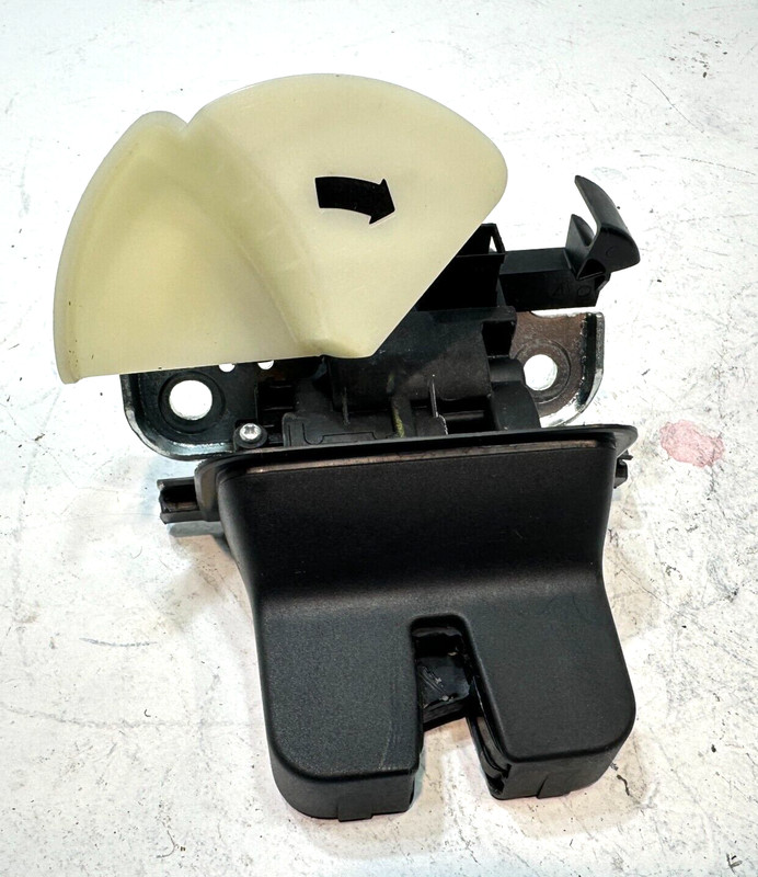 2018-2018 VOLKSWAGEN PASSAT LE TRUNK DECK LID LOCK LATCH ACTUATOR OEM
