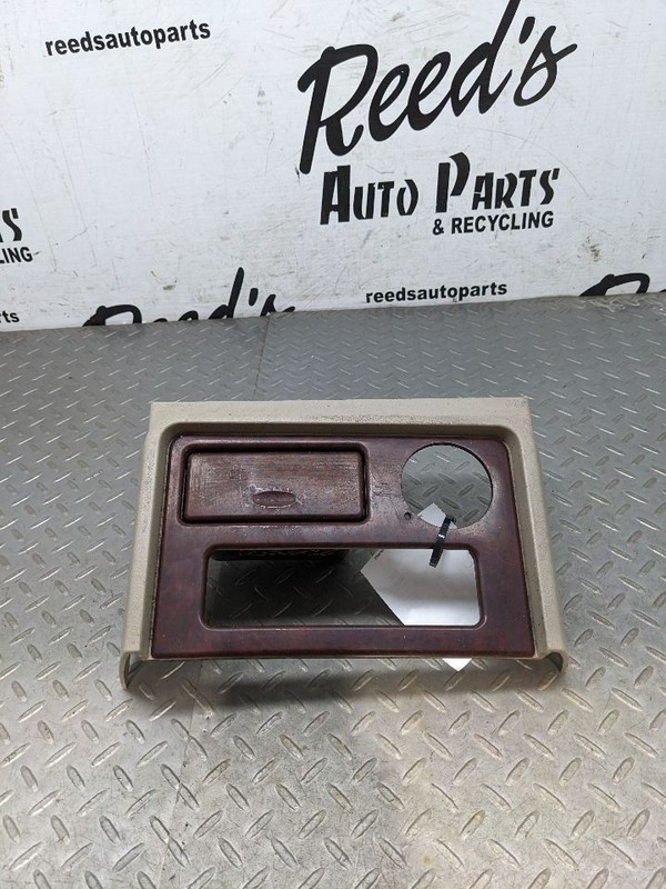 03-06 Cadillac Escalade Tahoe Yukon Center Console TRIM BEZEL WOODGRAIN 1173707
