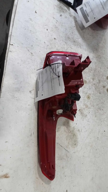 2019 Hyundai Santa Fe Right Tail Light Assembly Black OEM 700151 74K Miles