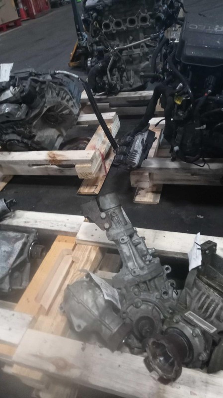 2016 Honda HR-V Transfer Case Assembly OEM 1.8L 4WD 126K Miles Black