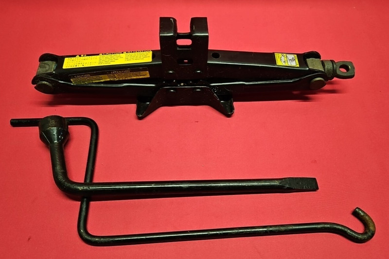 2003 - 2010 Pontiac Vibe 03-13 Toyota Spare Tire Emergency Scissor Jack SET