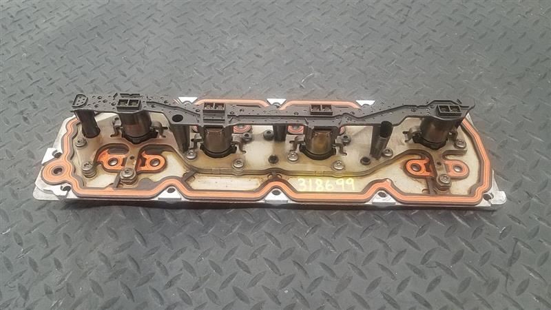 05-07 Buick Rainier 5.3L Engine Valley Cover Cylinder Deactivation OEM 12698755