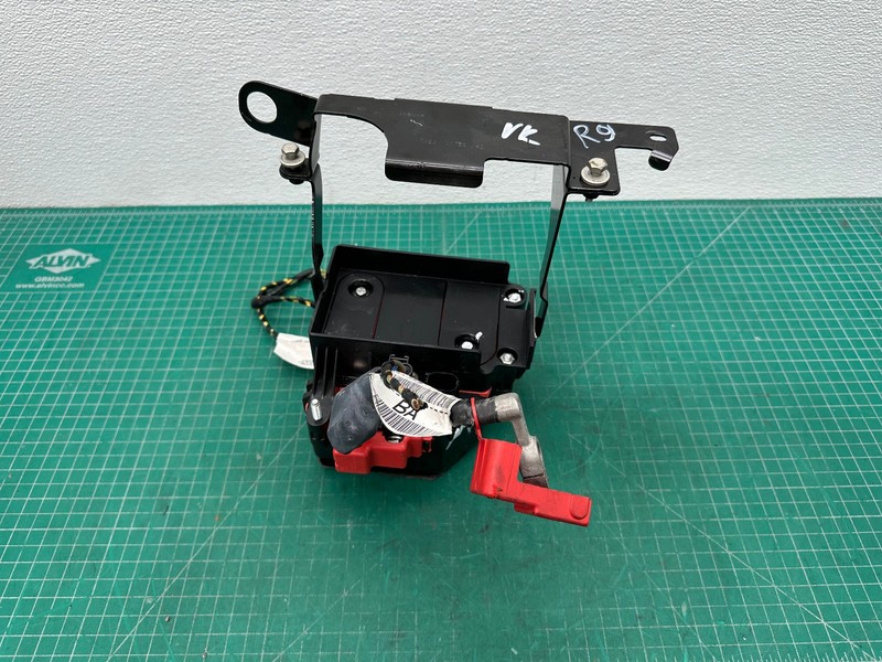 13-15 JAGUAR XF 3.0L AUXILIARY DUAL BATTERY FUSE BOX OEM