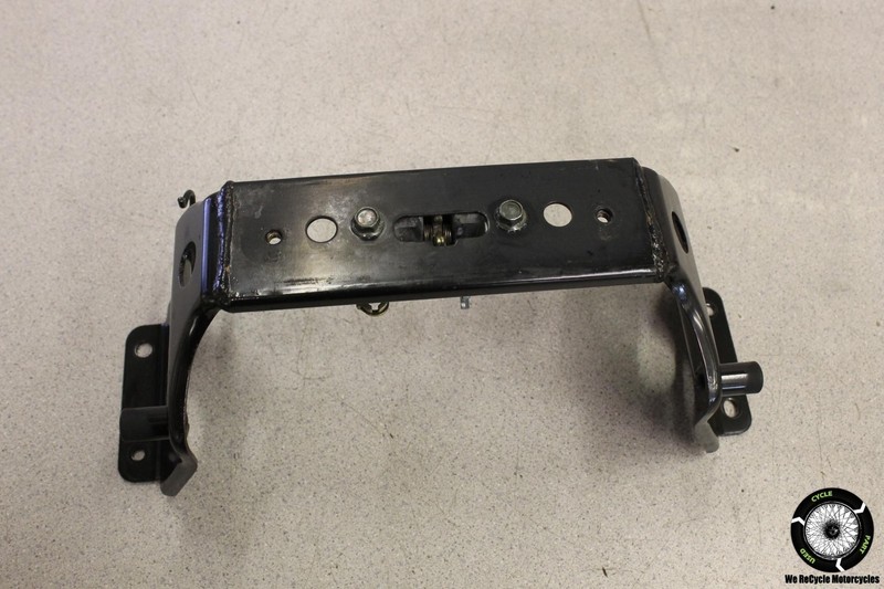 2008 Yamaha Vino YJ 125 YJ125 GAS FUEL PETROL TANK BRACKET MOUNT W/ LATCH 08