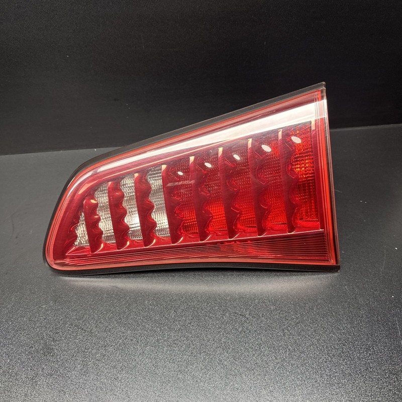 INFINITI QX80 QX56 11-17 OEM LIFTGATE TAILGATE TRUNK RIGHT PASSENGER TAIL LIGHT