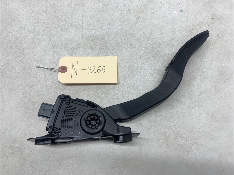 2016 TESLA X ACCELERATOR PEDAL 933378-00 3266 B111
