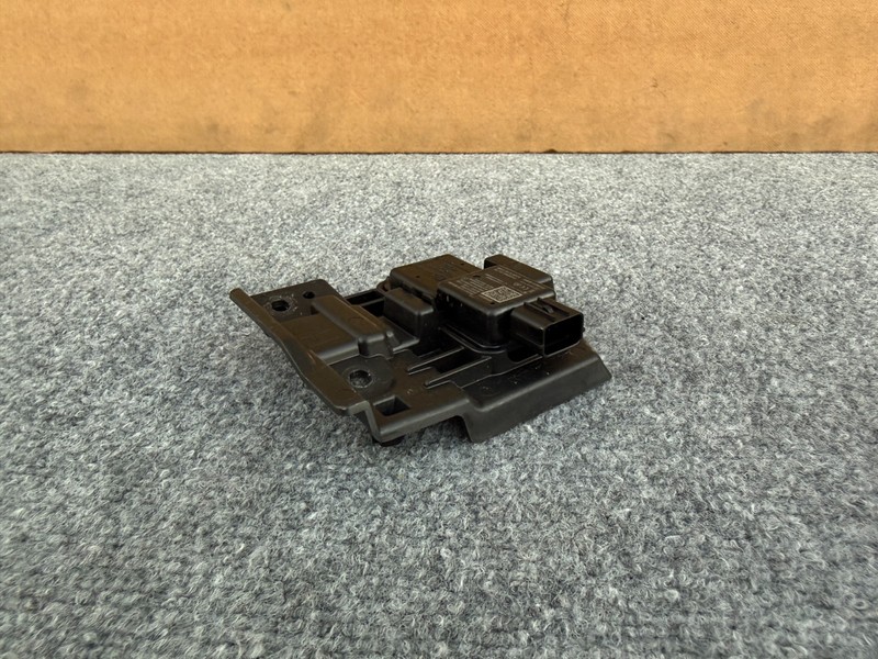 GENESIS GV70 2022-2026 OEM PARKING AID ULTRA WIDEBAND SENSOR CONTROL MODULE ASSY