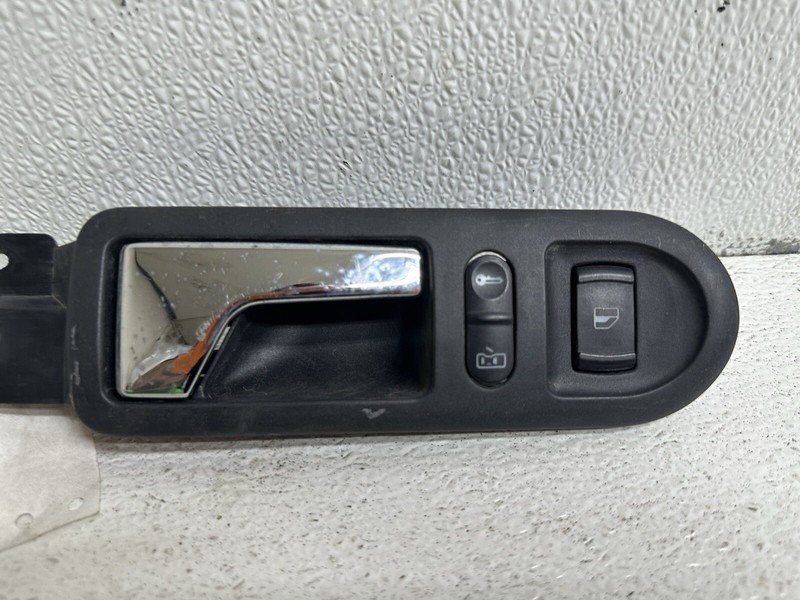 2000-2005 VWPassat Right Front Driver Master Power Window Lock Switch
