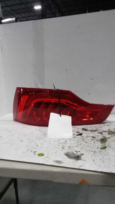 2015 AUDI Q7 Right Tail Light Assembly Black OEM Used 135K Miles 121935