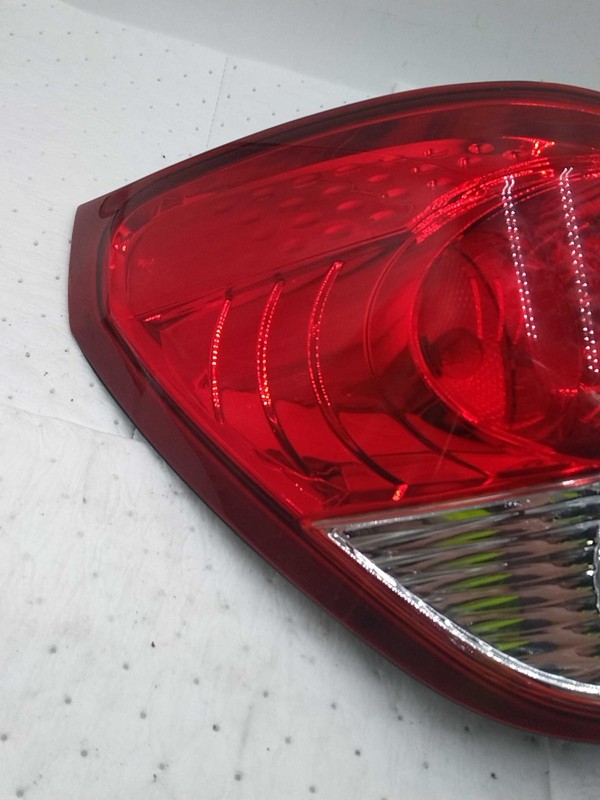 2008 Saturn VUE Left Tail Light Assembly Blue OEM 393731 190K Miles
