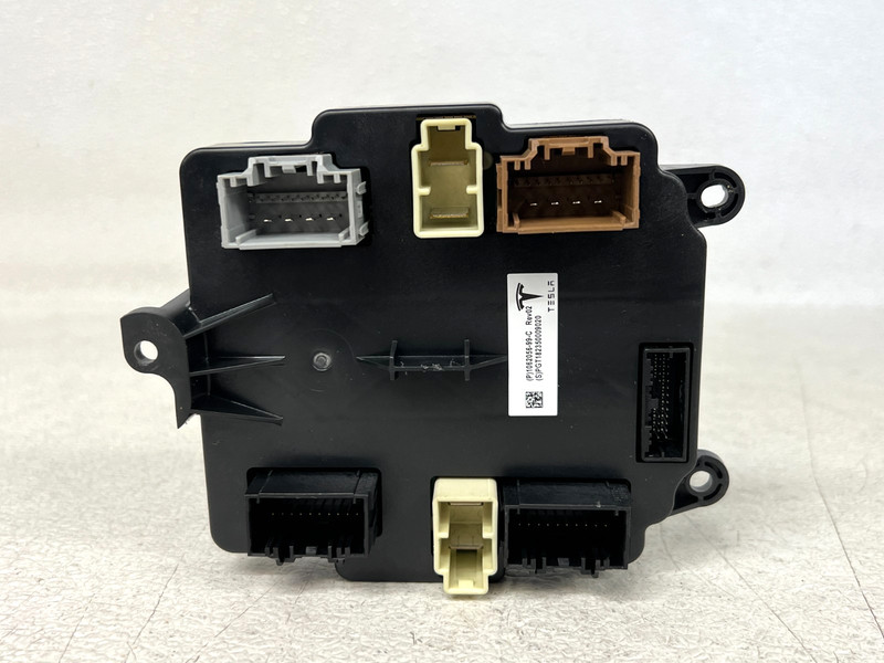 ⭐2016-2020 TESLA MODEL X REAR FALCON DOOR CONTROL MODULE UNIT OEM LOT2740