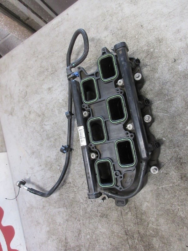 2012-2017 Jeep Wrangler JK OEM 3.6L Lower Intake Manifold w/ Fuel Rails 05184199