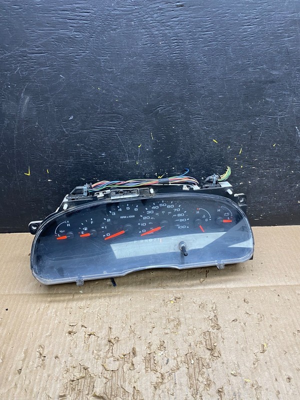 2004 2005 Ford Explorer Speedometer Cluster Gauge Oem V7537 DG