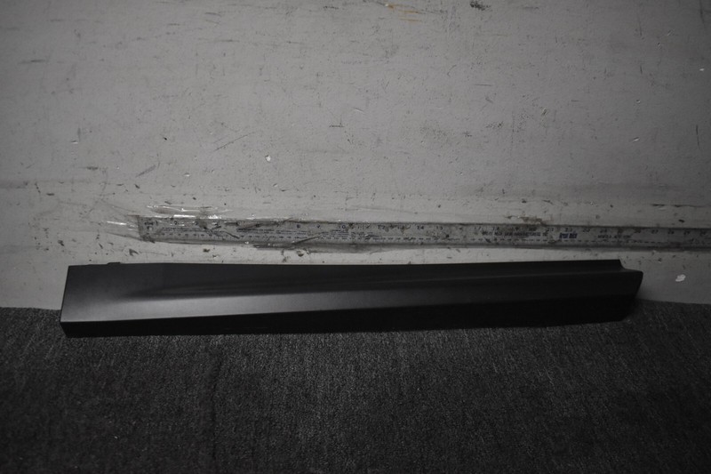 2014-2019 NISSAN ROGUE S REAR RIGHT SIDE DOOR MOLDING FACTORY OEM
