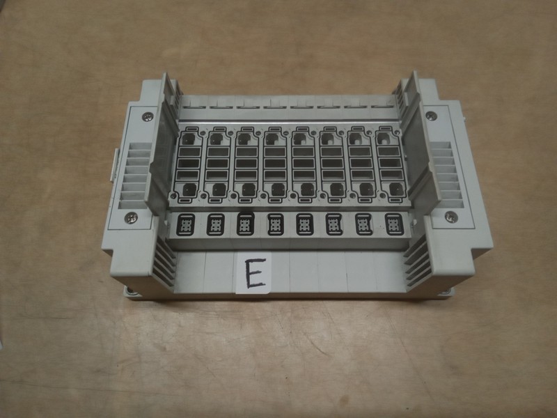 SMC SS5Y51-E4R102 8 Port Manifold Block