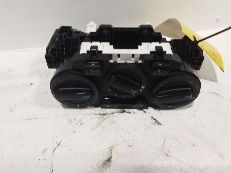 Temperature Control Manual Temperature Control Fits 11-17 JUKE 2492946