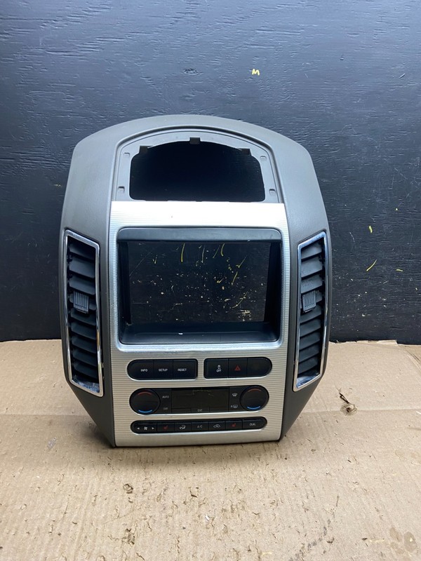 2007 - 2010 Ford Edge Heater Climate Control Radio Control Dash Bezel Y7806 DG