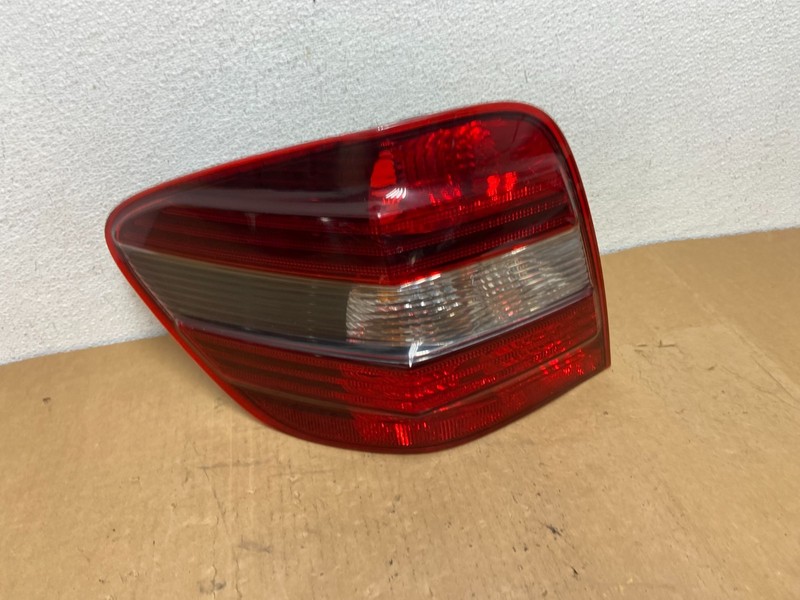 2009 to 2011 Mercedes ML350 ML-Class Left Driver SideTail Light OEM AC8491 DW